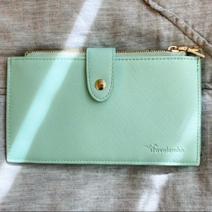 ❗️💥NWOT💥 Mint Green Wallet *FREE with bundle*